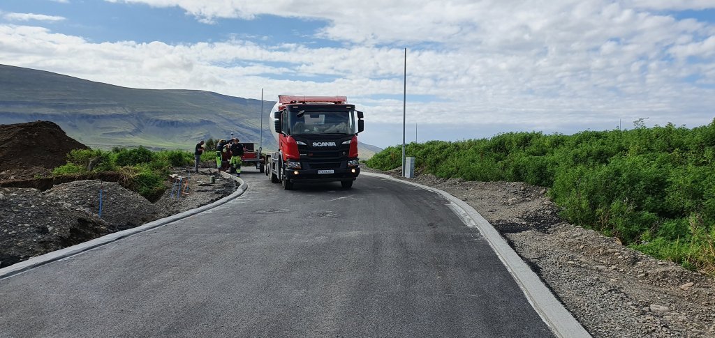 Unnið við kanstein á Brekkumel.