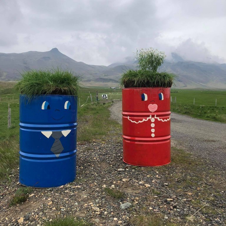 Neðra-Skarð heimreiðarskreyting