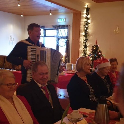 gisli-einarsson-ad-spila