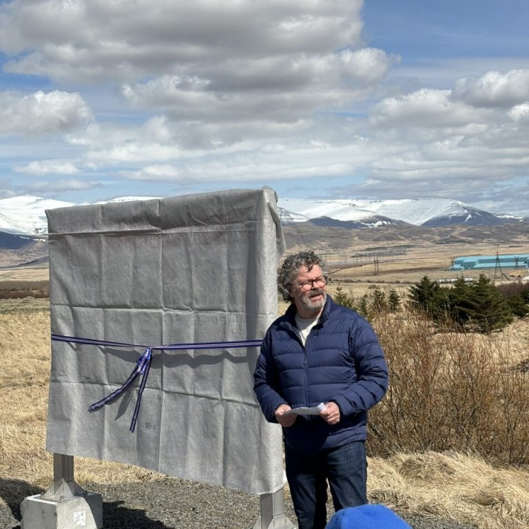 8a7df277-8cb4-46ae-b13c-26e31c793948