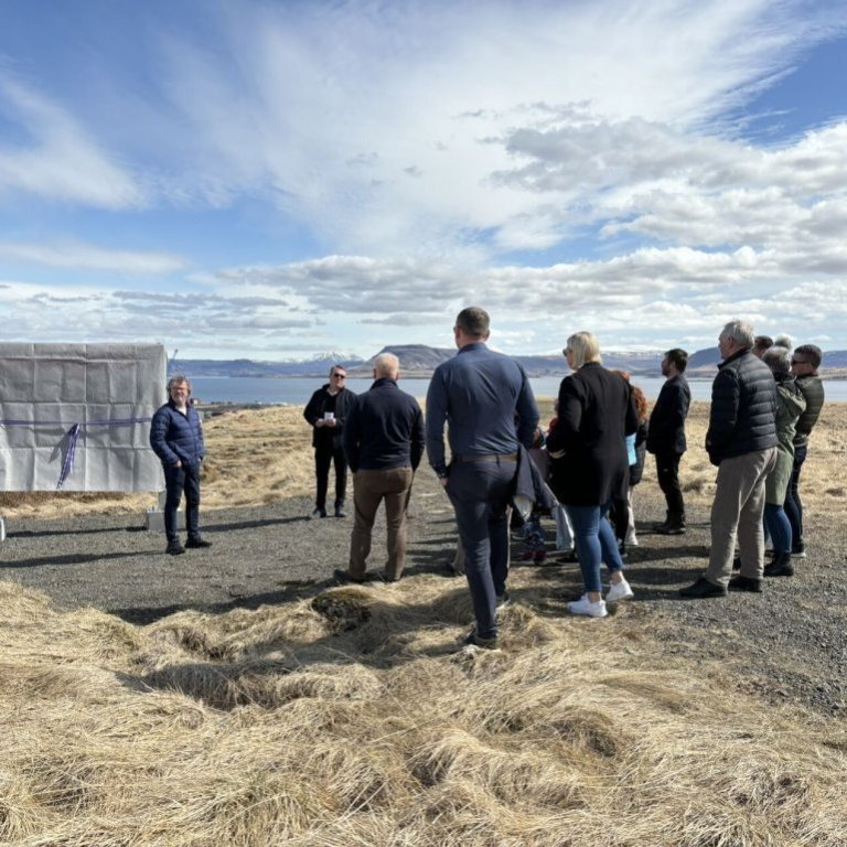 98ea43b4-240a-4f38-acf8-c92fe3f6f57a