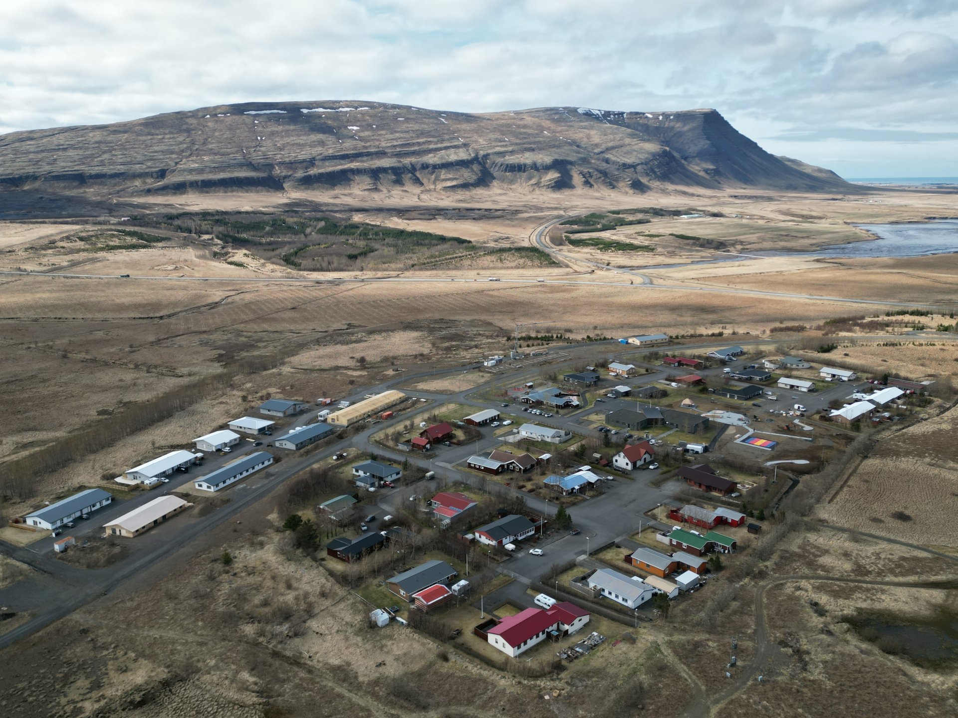 MELAHVERFI – STÍGAGERÐ, MERKINGAR OG GÁMAPLAN | Hvalfjarðarsveit