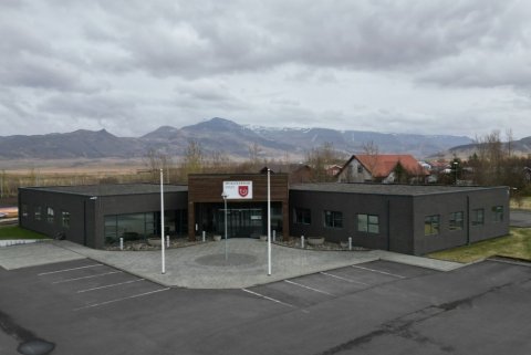 Lokun skrifstofu Hvalfjarðarsveitar
