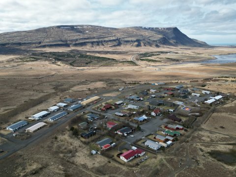 MELAHVERFI – STÍGAGERÐ, MERKINGAR OG GÁMAPLAN