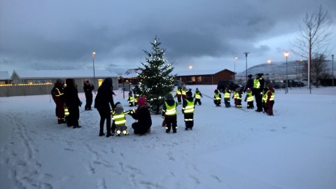 Jólatréð tendrað